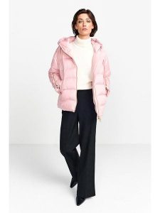 Rich & Royal Kurtka pikowana w kolorze jasnoróżowym rozmiar: 34. Różowe kurtki Rich & Royal, bez wzorów, bez kaptura. Za 462,29 zł.
