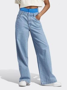 Adidas Dżinsy - Comfort fit - w kolorze błękitnym rozmiar: 34. Niebieskie jeansy ADIDAS, bez wzorów, z bawełny, z podwyższonym stanem. Za 209,33 zł.