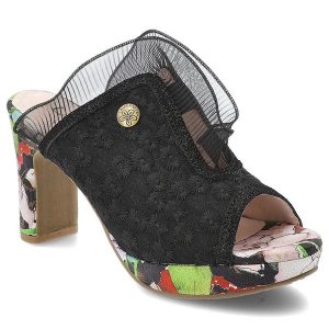 Czarne Klapki Laura Vita Eleganckie Obuwie Damskie. Czarne klapki LAURA VITA, bez wzorów, z koronki, bez obcasa, na obcasie. Za 349,00 zł.
