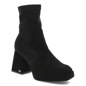 Czarne Botki Chebello Damskie Eleganckie Buty Na Obcasie. Czarne botki CheBello, bez wzorów, z materiału, bez obcasa, na obcasie, bez zapięcia. Za 359,00 zł.