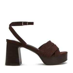 Sandały JENNY. Brązowe sandały Jenny, bez wzorów, bez obcasa, na słupku, bez zapięcia. Za 149,99 zł.