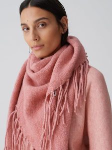OPUS Szal w kolorze jasnoróżowym rozmiar: onesize. Różowe szaliki Opus, bez wzorów, ze skóry. Za 127,35 zł.