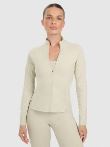 4F Bluza treningowa slim szybkoschnąca damska - beżowa L. Brązowe bluzy 4f, l, bez wzorów, z materiału, bez kaptura. Za 179,99 zł.