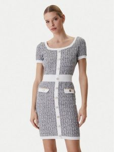 Guess Sukienka dzianinowa W6RK42 Z0361 Szary Regular Fit. Szare sukienki Guess, s, z aplikacjami, z dzianiny, bez kołnierzyka, bez ramiączek. Za 619,99 zł.