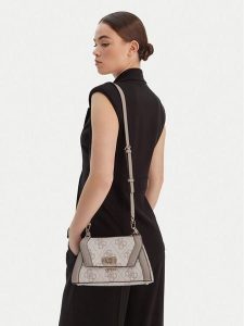 Guess Torebka Karnilla HWOS99 01190 Beżowy. Brązowe torebki klasyczne Guess, z aplikacjami, ze skóry, bez dodatków. Za 589,99 zł.