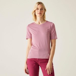 Koszulka turystyczna damska Fingal V-Neck. Czerwone bluzki Regatta, bez wzorów, z poliesteru, sportowe, bez kołnierzyka, bez ramiączek. W wyprzedaży za 59,99 zł.