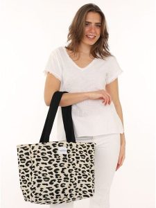 Zwillingsherz Shopper bag "Leo" w kolorze beżowym rozmiar: onesize. Brązowe shopper bag Zwillingsherz, bez wzorów, z materiału, na ramię, bez dodatków. Za 104,99 zł.