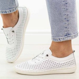 Białe ażurowane skórzane półbuty damskie T.Sokolski 2023-1. Białe półbuty Sokolski, na jesień, bez wzorów, z jeansu, z okrągłym noskiem, bez obcasa, na płaskiej podeszwie, bez zapięcia. Za 249,00 zł.