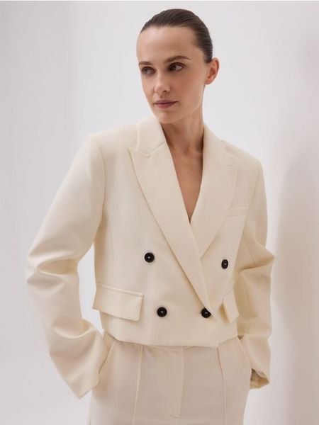 Krótka marynarka - złamana biel. Marynarki i żakiety Reserved, l, bez wzorów, z tkaniny. Za 229,99 zł.