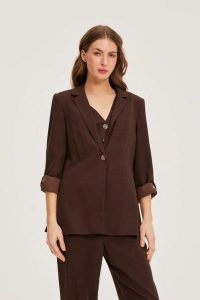 Marynarka z dodatkiem lnu brązowa. Brązowe marynarki i żakiety MOODO, l, bez wzorów, ze lnu. Za 199,99 zł.