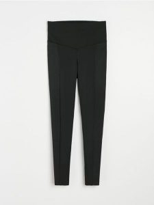 Legginsy sportowe z wysokim stanem i ukrytymi kieszeniami Everyday Active - czarny. Czarne legginsy Sinsay, bez wzorów, z podwyższonym stanem. Za 49,99 zł.