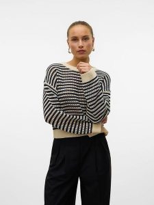 Vero Moda Sweter w kolorze kremowo-czarnym rozmiar: L. Brązowe swetry oversize Vero Moda, l, bez wzorów, ze splotem, bez ramiączek. Za 87,81 zł.