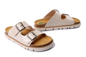 DR. BRINKMANN 700699-08 beige, klapki damskie. Brązowe klapki Dr. Brinkmann, bez wzorów, bez obcasa. Za 247,92 zł.