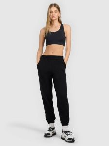 4F Spodnie dresowe joggery damskie - czarne XXL. Czarne spodnie dresowe 4f, xxl, bez wzorów, z dresówki. Za 129,99 zł.