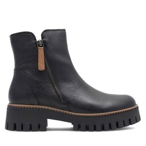 Botki Lasocki. Czarne botki Lasocki, bez wzorów, bez obcasa, na płaskiej podeszwie, bez zapięcia. Za 279,99 zł.