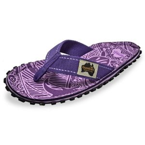 Japonki Gumbies Islander Flip-Flops Unisex Purple Signature GU-FFISL151 fioletowe. Fioletowe klapki bez wzorów, z gumy, bez obcasa. Za 270,62 zł.