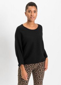 Sweter oversize z prążkowanego materiału z domieszką wiskozy. Białe swetry klasyczne bonprix, bez wzorów, prążkowane, bez ramiączek. Za 102,99 zł.