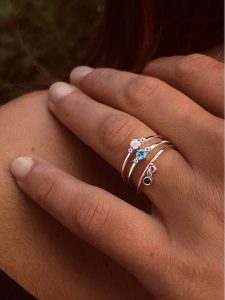 OR Carats Złoty pierścionek z diamentami i kamieniem szlachetnym rozmiar: 56. Żółte pierścionki OR Carats, z diamentem, złote. Za 500,99 zł.