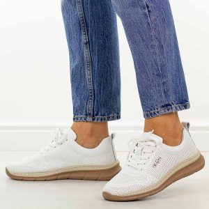 Białe skórzane półbuty damskie Filippo Dp7573/26. Białe półbuty Filippo, na jesień, bez wzorów, z jeansu, z okrągłym noskiem, bez obcasa, na płaskiej podeszwie, bez zapięcia. W wyprzedaży za 215,10 zł.