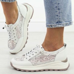 Białe przewiewne skórzane półbuty damskie Vinceza 66783. Białe półbuty VINCEZA, na lato, bez wzorów, z jeansu, bez obcasa, na płaskiej podeszwie, bez zapięcia. Za 219,00 zł.