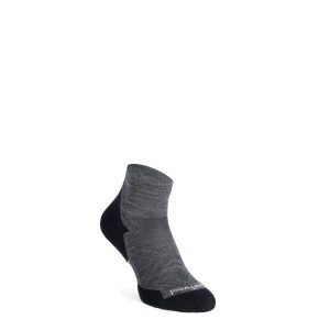 Skarpety biegowe Smartwool Run Targeted Cushion Ankle Socks. Szare skarpetki Smartwool, bez wzorów. Za 84,99 zł.