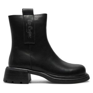 Botki Lee Cooper. Czarne botki Lee Cooper, bez wzorów, bez obcasa, na płaskiej podeszwie, bez zapięcia. Za 299,99 zł.