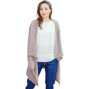 Kardigan w kolorze beżowym. Kardigany marki Magda Hasiak. W wyprzedaży za 249,95 zł.