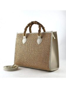 Marlon Torebka w kolorze beżowo-kremowym - 31 x 25 x 12 cm rozmiar: onesize. Brązowe torebki klasyczne Marlon, bez wzorów, z materiału, przez ramię, bez dodatków. Za 426,06 zł.