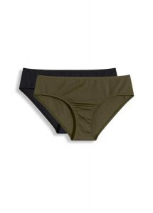 Figi bikini (2 pary). Czerwone bikini bonprix, bez wzorów. Za 45,98 zł.