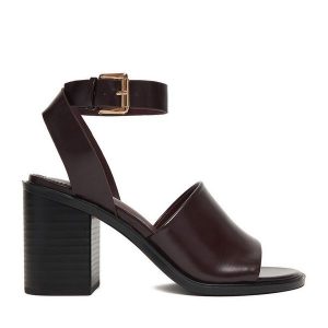 Sandały JENNY. Czerwone sandały Jenny, bez wzorów, bez obcasa, na słupku, bez zapięcia. Za 139,99 zł.