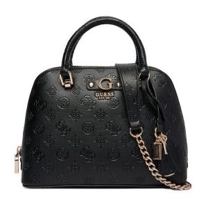 Torebka Guess. Czarne kuferki Guess, z aplikacjami, bez dodatków. Za 639,99 zł.
