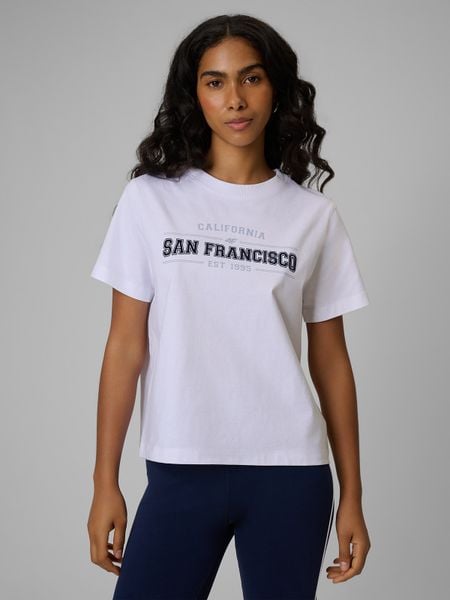 4F T-shirt boxy z nadrukiem damski - biały S. Białe t-shirty 4f, s, bez wzorów, z jeansu, bez kołnierzyka, bez ramiączek. Za 69,99 zł.