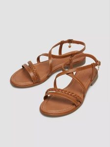 S.Oliver Sandały w kolorze jasnobrązowym rozmiar: 36. Brązowe sandały s.Oliver, bez wzorów, z otwartym noskiem, bez obcasa, bez zapięcia. Za 118,56 zł.