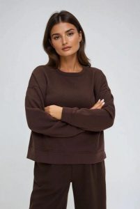 Bluza oversize brązowa. Brązowe bluzy MOODO, l, bez wzorów, z bawełny, bez kaptura. Za 89,99 zł.