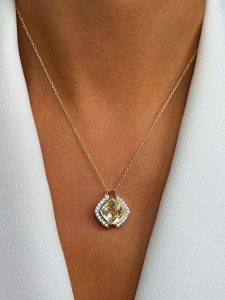 Les Petites Précieuses Pozłacany naszyjnik z elementem ozdobnym - dł. 16 cm rozmiar: onesize. Żółte naszyjniki Les Petites Précieuses, z ametystem, pozłacane. Za 217,99 zł.