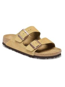 Birkenstock Skórzane klapki "Arizona" w kolorze jasnobrązowym rozmiar: 40. Brązowe klapki Birkenstock, bez wzorów, z otwartym noskiem, bez obcasa. Za 465,55 zł.