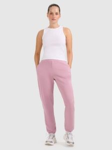 4F Spodnie dresowe joggery damskie - różowe XL. Czerwone spodnie dresowe 4f, xl, bez wzorów, z dresówki. W wyprzedaży za 119,99 zł.