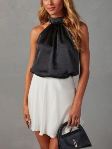 LA Angels Bluzka w kolorze czarnym rozmiar: S. Czarne bluzki LA Angels, s, bez wzorów, bez kołnierzyka, bez ramiączek. Za 113,99 zł.