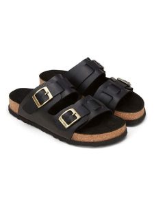 Marc O´Polo Klapki w kolorze czarnym rozmiar: 36. Czarne klapki bez wzorów, z otwartym noskiem, bez obcasa. Za 184,46 zł.