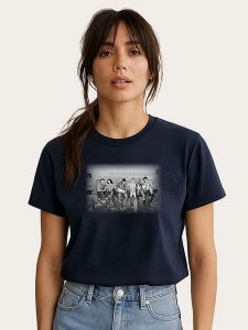 WOOOP Koszulka "Friends Official Lunch Atop A Skyscraper" w kolorze granatowym rozmiar: S. Niebieskie bluzki Wooop, s, bez wzorów, z bawełny, bez kołnierzyka, bez ramiączek. Za 56,99 zł.