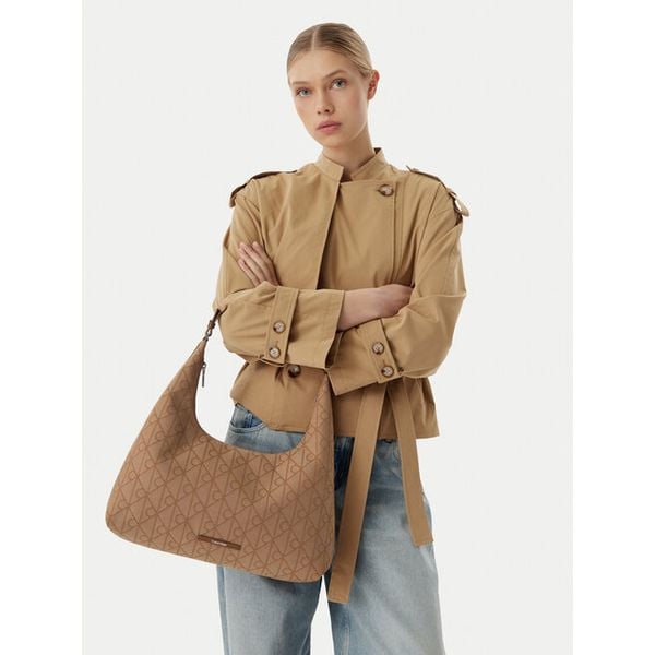 Torebka Calvin Klein. Brązowe torebki klasyczne Calvin Klein, bez wzorów, bez dodatków. Za 448,99 zł.