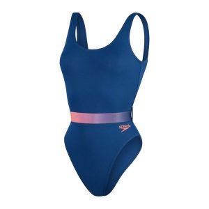 Strój kąpielowy damski Speedo Belted Deep. Czerwone stroje jednoczęściowe Speedo, bez wzorów, z lycry. Za 119,99 zł.
