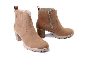 RIEKER Y2571-20 brown, botki damskie. Brązowe botki Rieker, bez wzorów, bez obcasa, na obcasie, bez zapięcia. Za 311,41 zł.