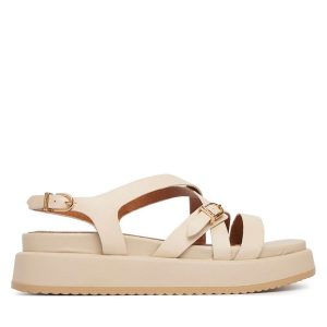 Sandały Tamaris. Białe sandały Tamaris, bez wzorów, bez obcasa, na płaskiej podeszwie, bez zapięcia. Za 329,99 zł.