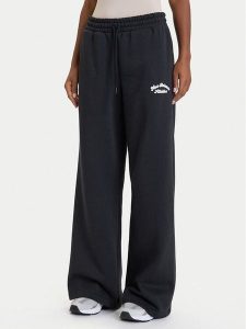 New Balance Spodnie dresowe WP53902 Czarny Relaxed Fit. Czarne spodnie dresowe New Balance, xl, bez wzorów, z bawełny. Za 276,40 zł.