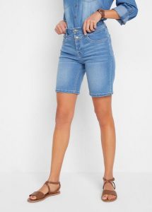 Bermudy dżinsowe ze stretchem. Niebieskie jeansy bonprix, bez wzorów, z jeansu. Za 122,99 zł.