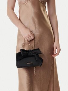 LOVE MOSCHINO Torebka JC4062PP1OLV0000 Czarny. Czarne torebki klasyczne LOVE MOSCHINO, bez wzorów, z materiału, bez dodatków. Za 649,99 zł.