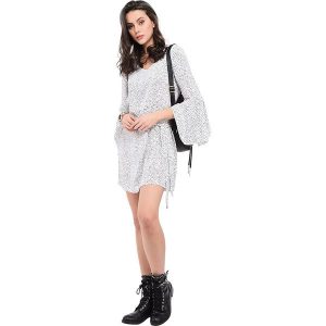 Sukienka w kolorze białym. Sukienki marki William de Faye. W wyprzedaży za 128,95 zł.