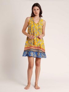 Admas Sukienka w kolorze żółto-niebieskim rozmiar: M. Żółte sukienki Admas, m, bez wzorów, z wiskozy, bez kołnierzyka, bez ramiączek, mini. Za 82,99 zł.