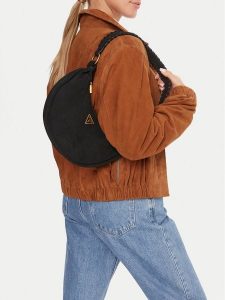 Guess Torebka Amita Mini HWSB95 39720 Czarny. Czarne torebki klasyczne Guess, z aplikacjami, ze skóry, bez dodatków. Za 339,99 zł.